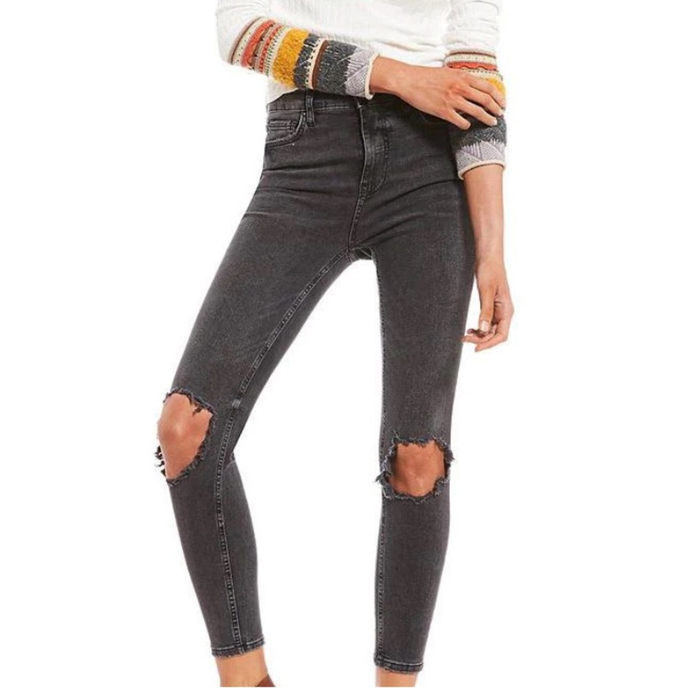 Free People Distressed Charcoal Skinny Jeans! Size 26.